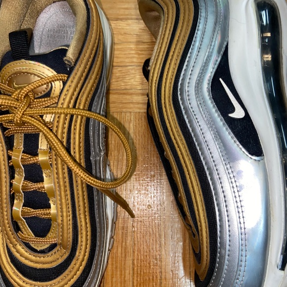 WOMEN’S NIKE AIR MAX 97 SE METALLIC GOLD - SIZE 8 - Picture 7 of 7